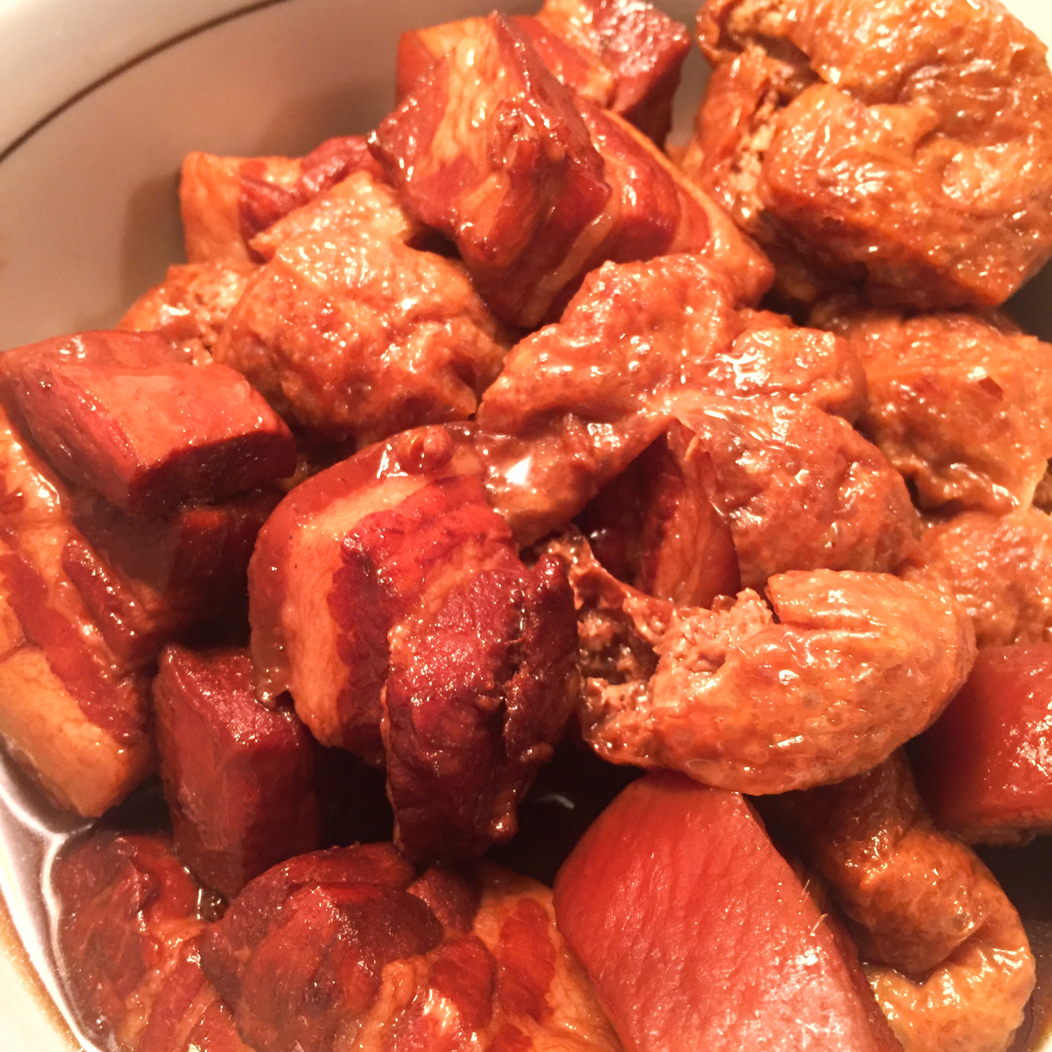 吃着碗里望着锅里的红烧肉
