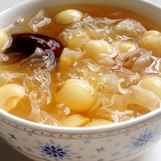 红枣银耳莲子羹