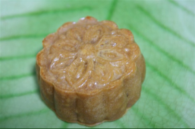 广式蛋黄莲蓉月饼