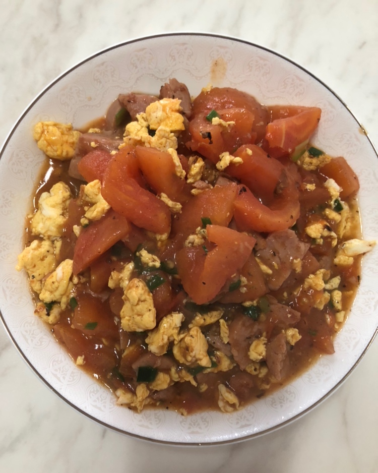 西红柿午餐肉炒鸡蛋