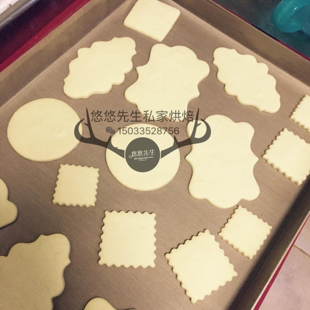 超简单！好吃又平整的糖霜饼干底的做法（附贴心小提示哦）