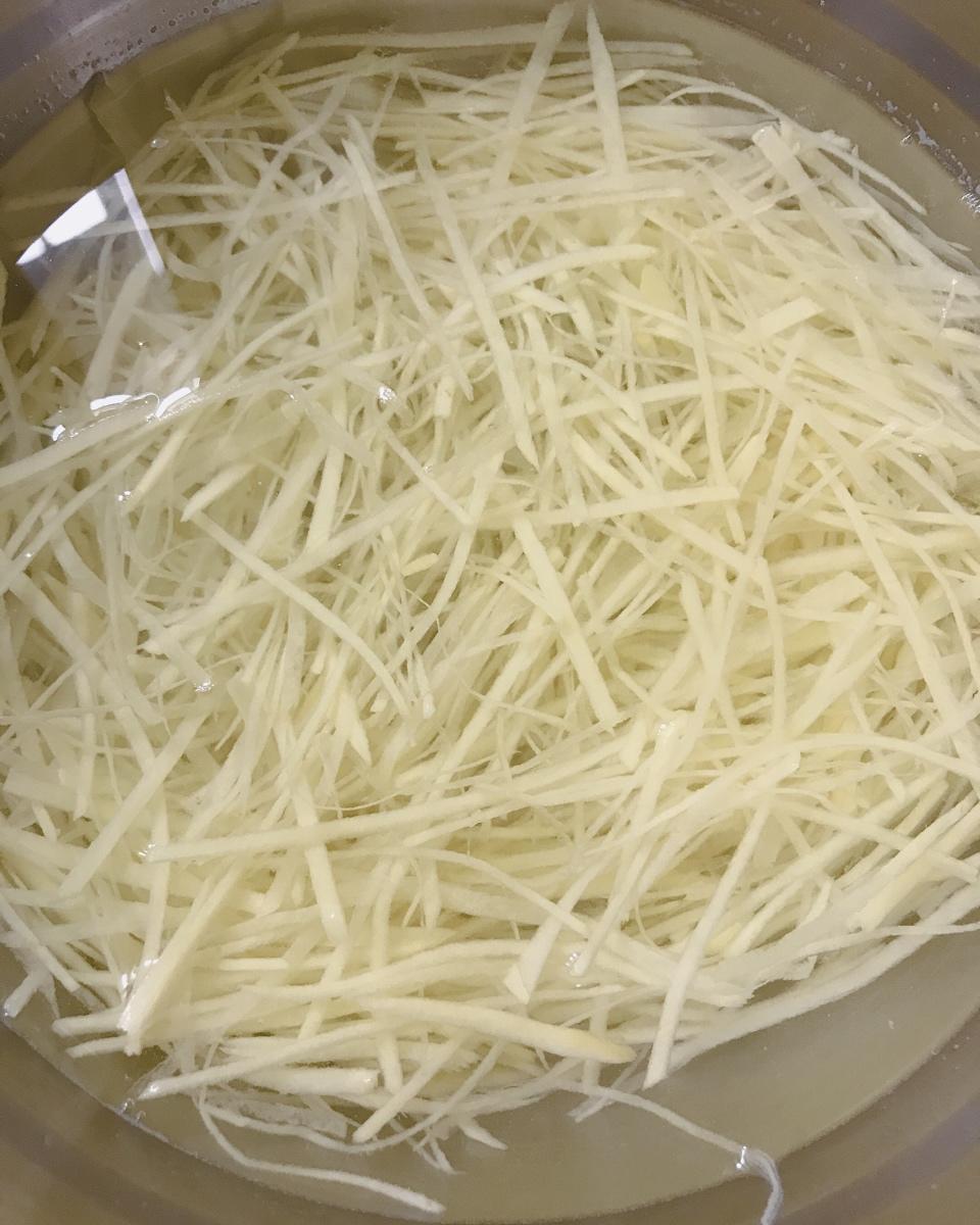 厨师长教你：“如何正确切土豆丝”，家庭必备的硬核小技巧