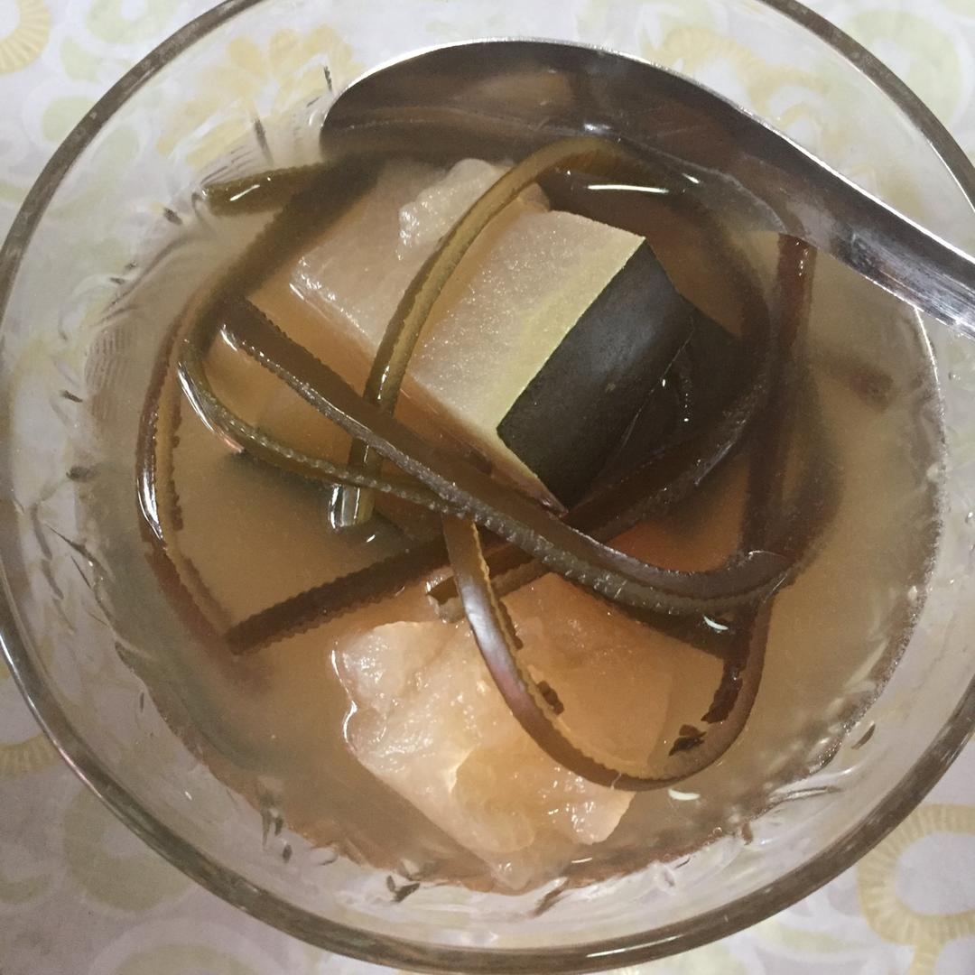 电饭煲做去湿汤，冬瓜海带汤，非常简单易操作。