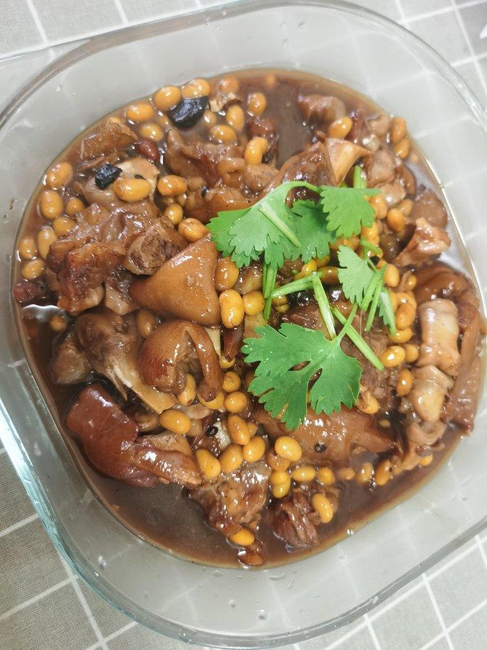 黄豆焖猪蹄