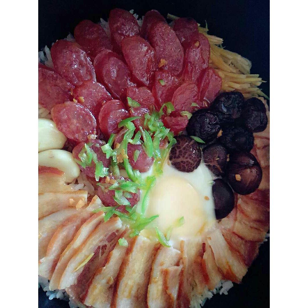 广式腊味煲仔饭