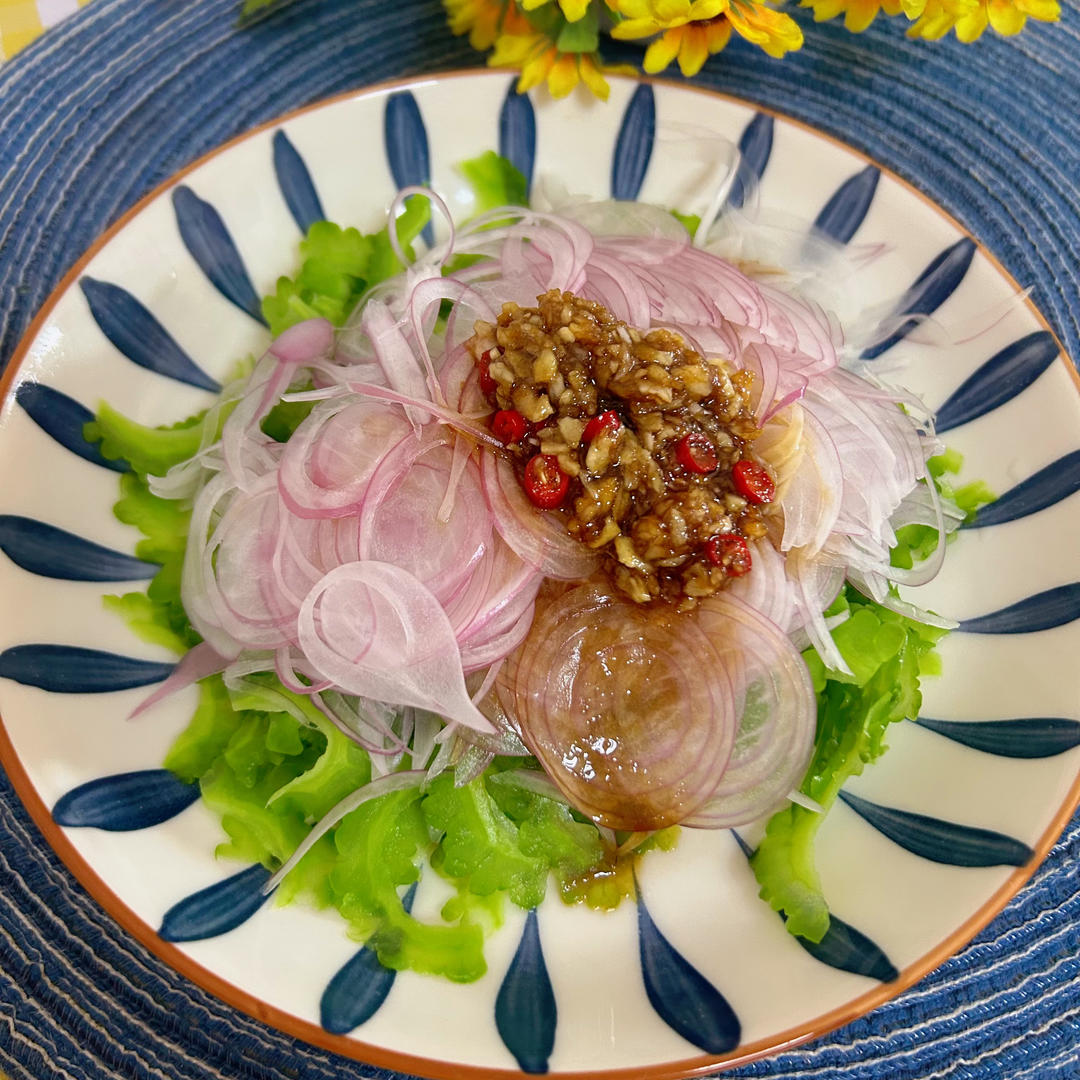 夏日爽口凉菜苦瓜拌洋葱