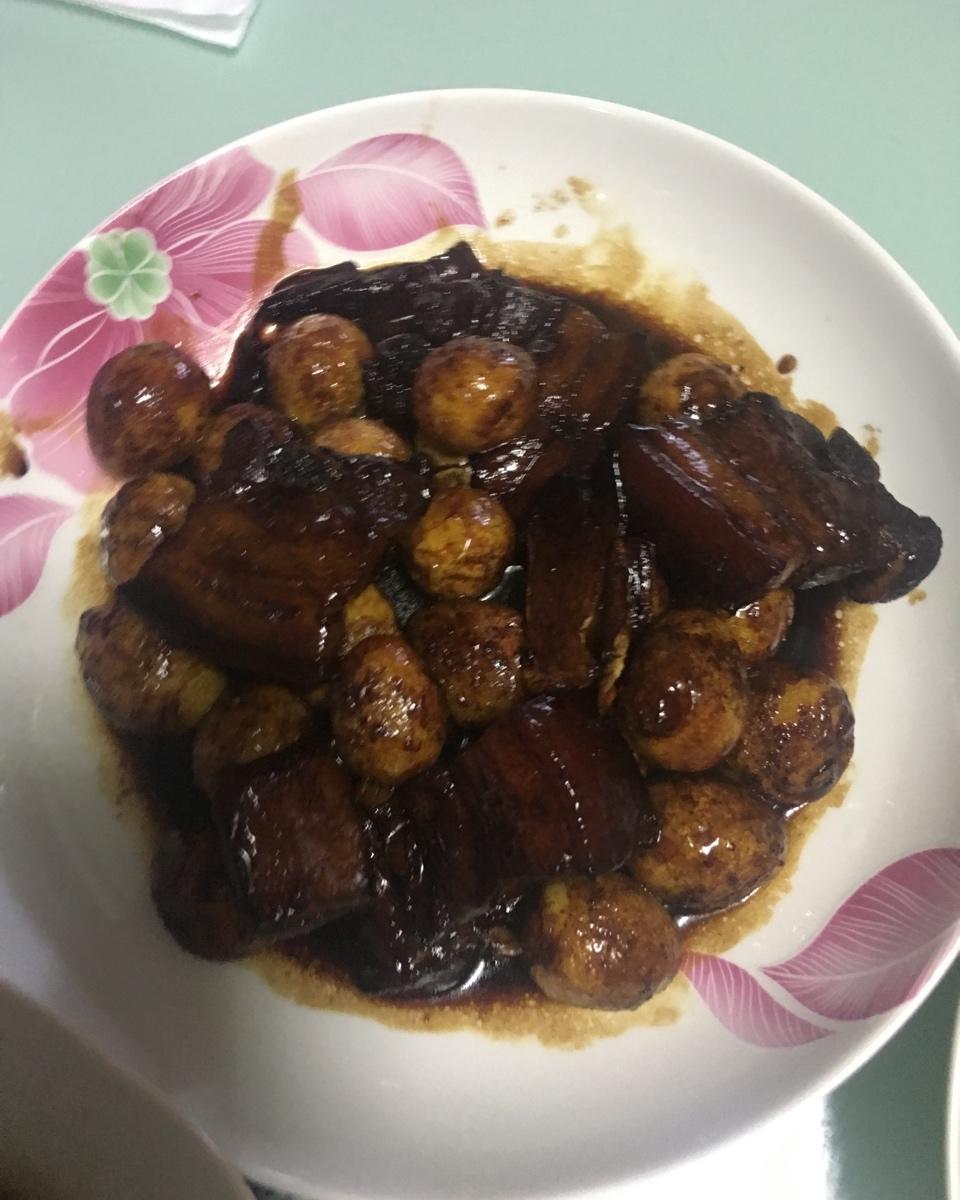 虎皮鹌鹑蛋红烧肉