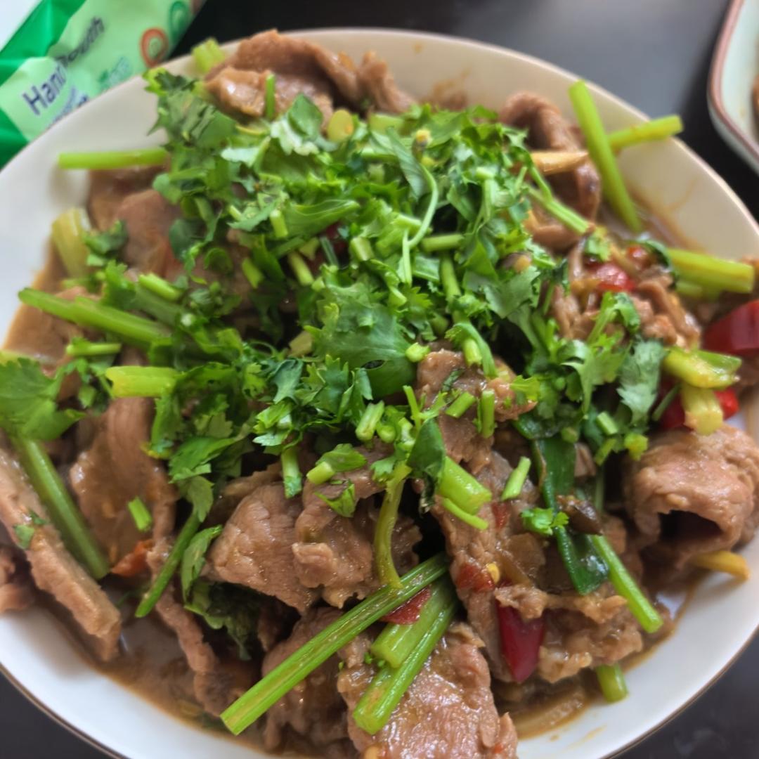 🥙香辣鲜嫩的泡椒牛肉，真的太好吃了，晚上多干了两碗饭🍚🍚，酸酸辣辣开胃的下饭菜