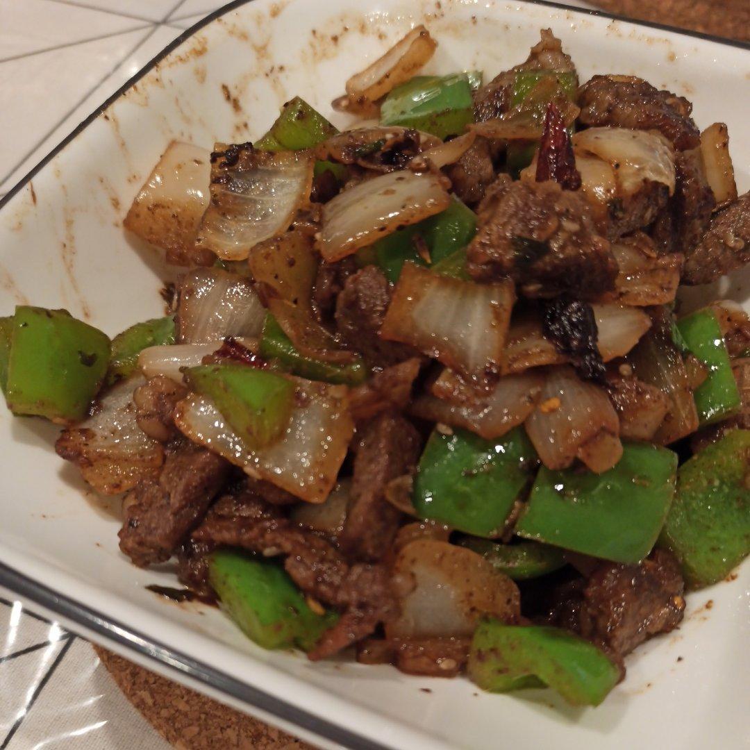 孜然洋葱炒牛肉粒