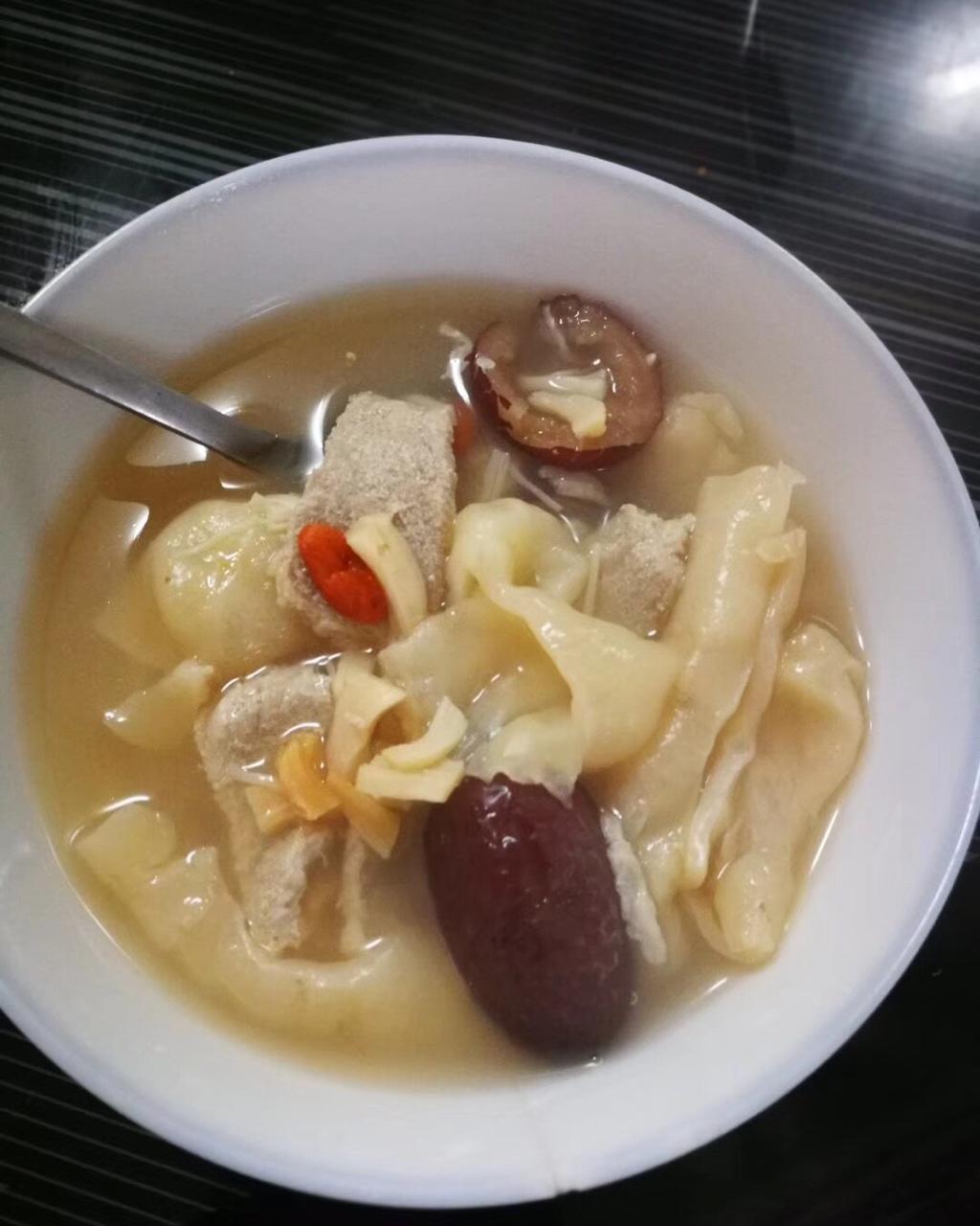 晶晶大王_wioa做的花胶瑶柱炖瘦肉