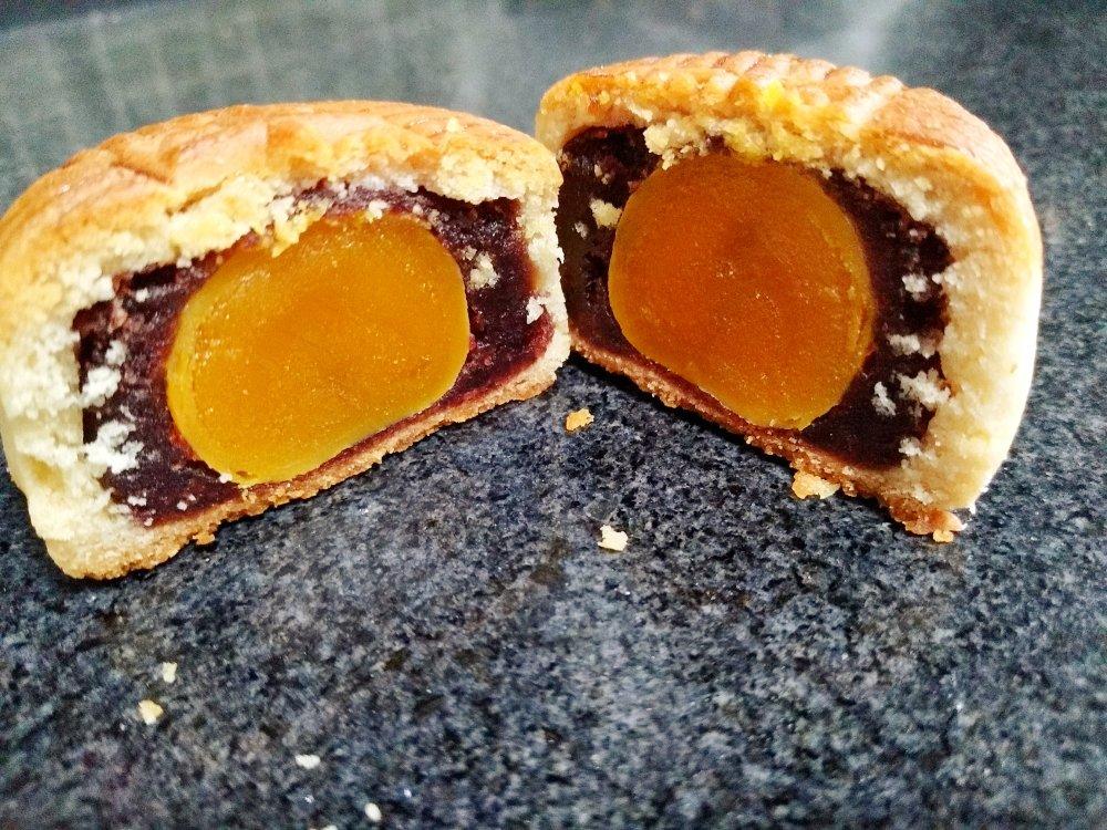 广式月饼—蛋黄莲蓉月饼