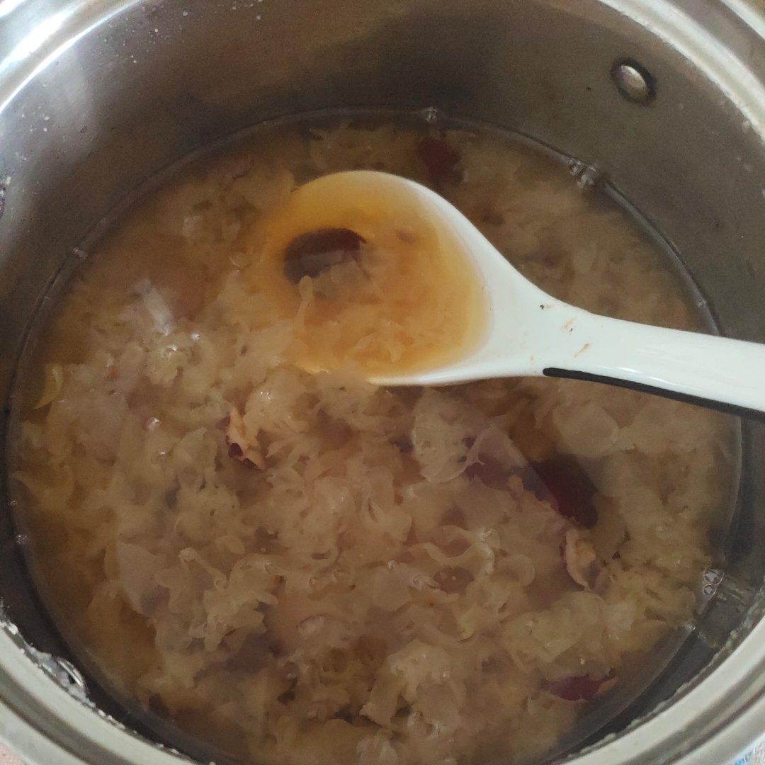 怎样煮出胶的银耳羹