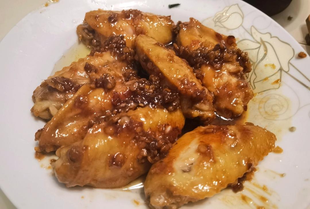 不要再可乐鸡翅了，求求你试试蒜香鸡翅吧，香味捅破天花板！