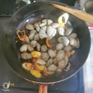 爆炒花蛤的做法 步骤4