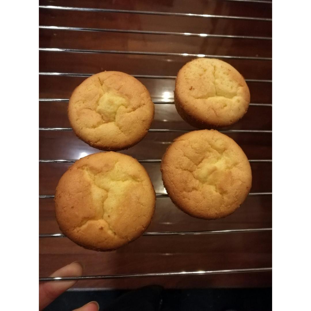 简单易做的-----酸奶鸡蛋糕（小蛋糕）