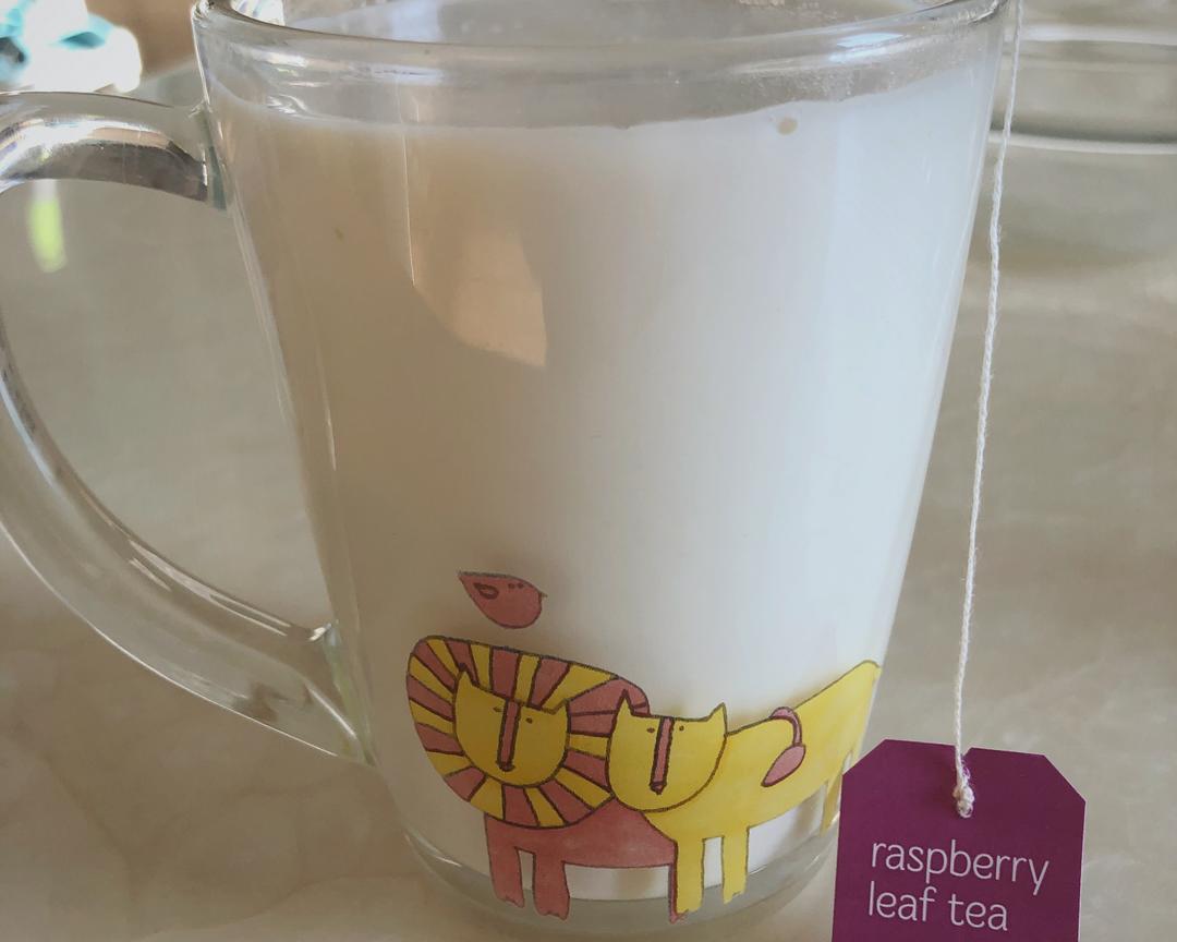 苦中作乐 覆盆子奶茶