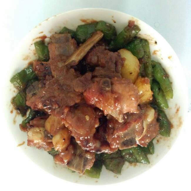 叉烧排骨焖土豆