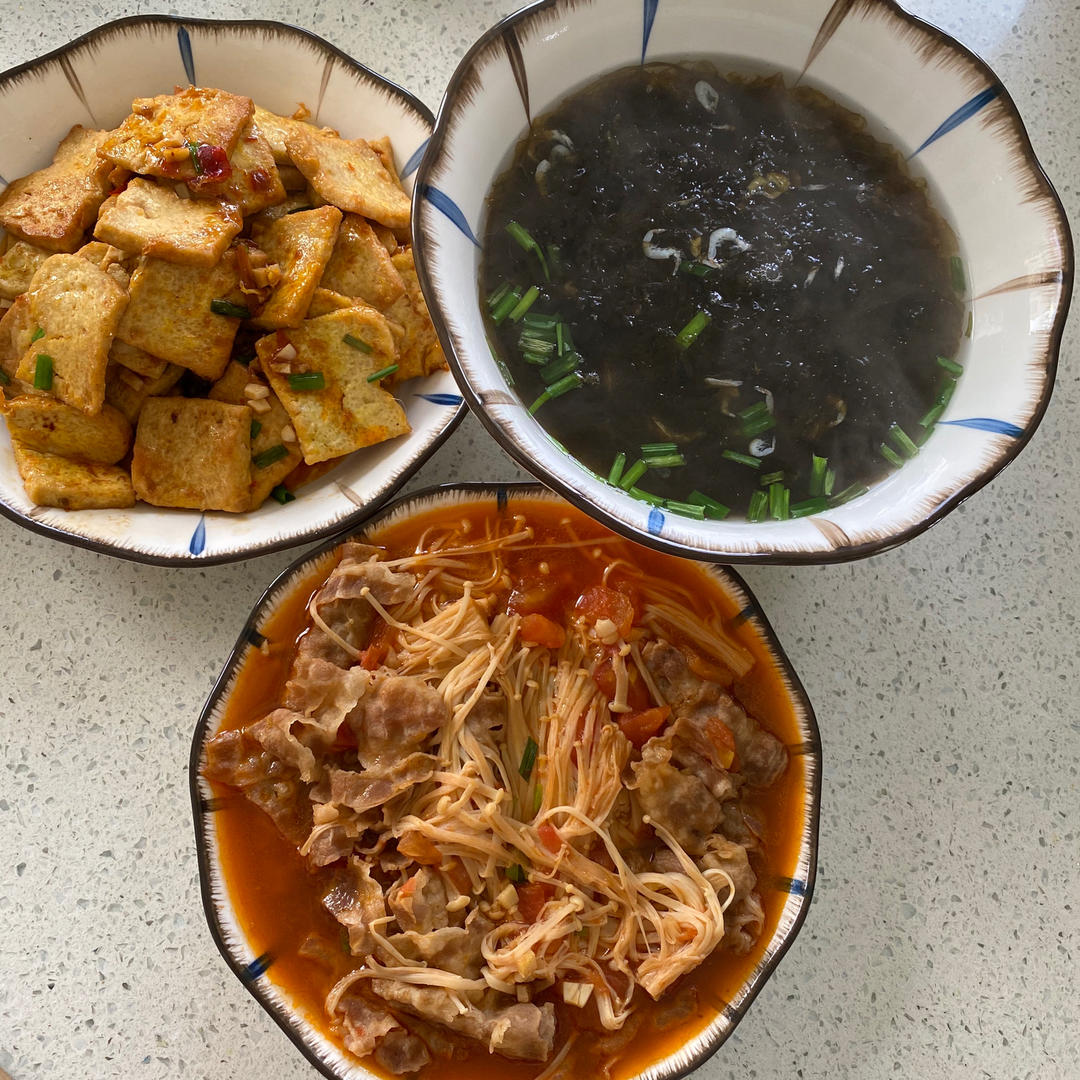 金针菇番茄肥牛卷