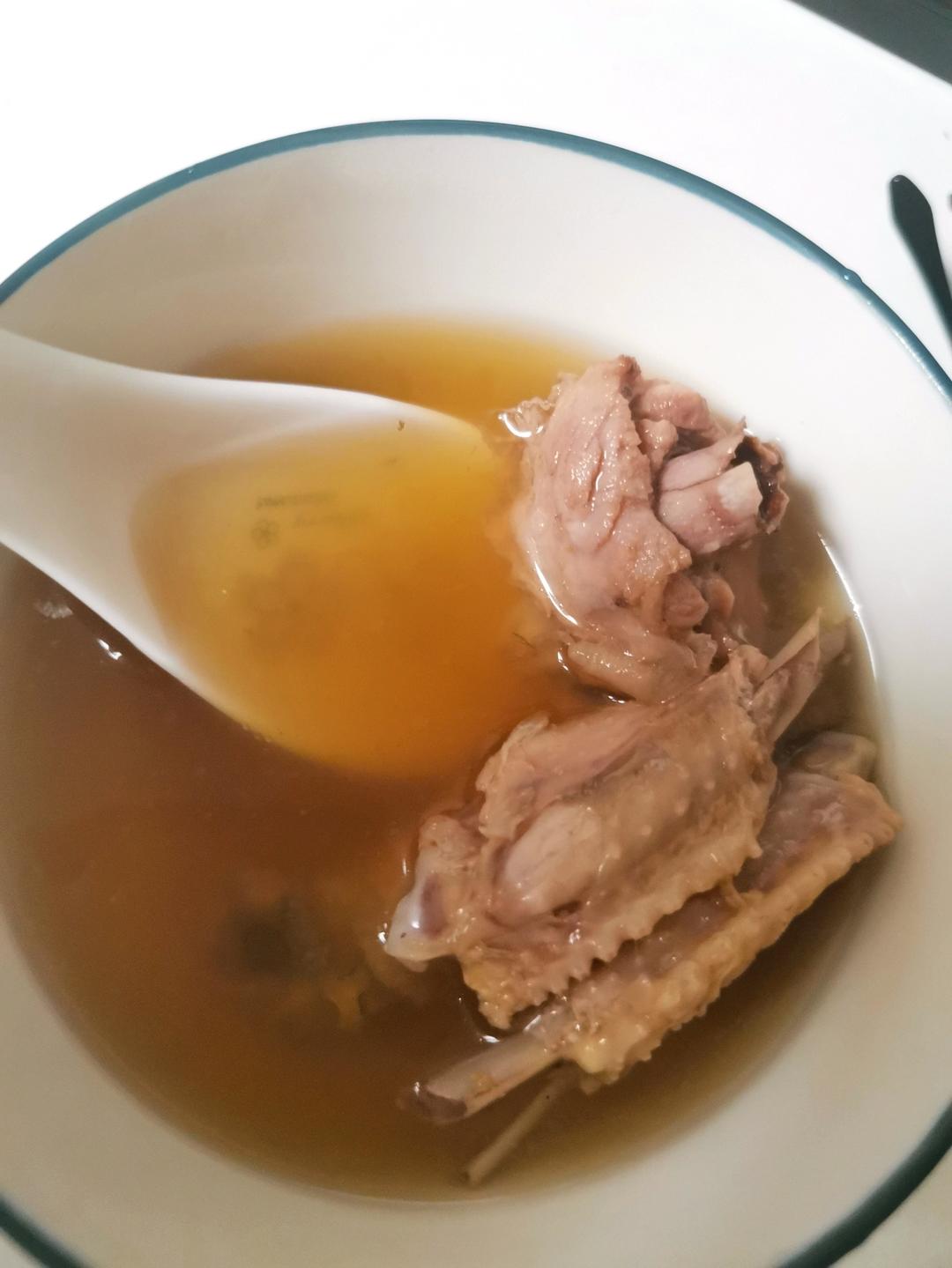 奶奶教的鲜香肥美香菇炖鸡汤