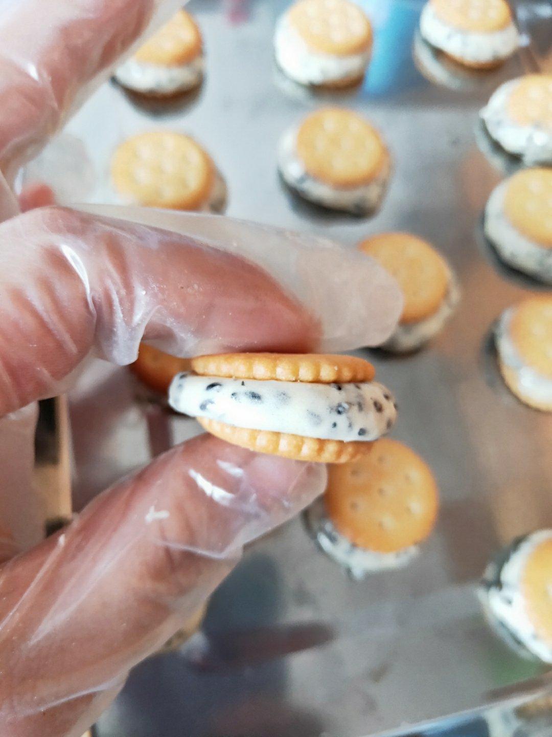 牛扎饼干，牛扎汉堡，牛轧糖