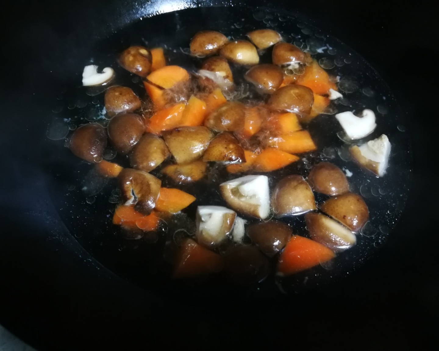 香菇素炒红萝卜花菜的做法 步骤3