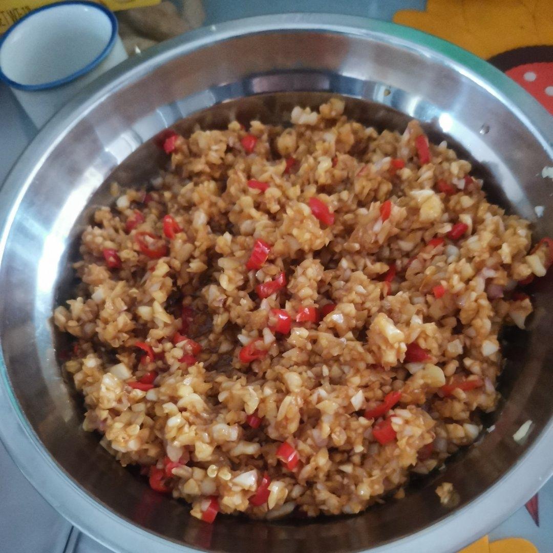 这是我迄今吃过的最好吃的蒜蓉酱，因为添加了特别的配方