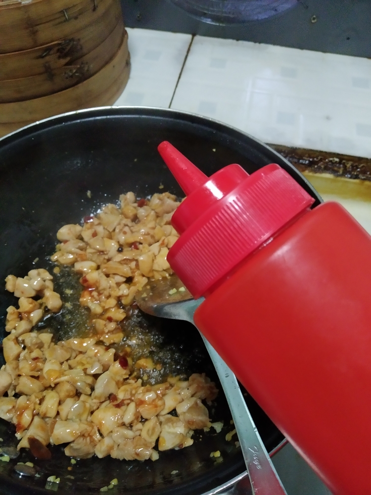 快手辣椒炒鸡丁的做法 步骤6