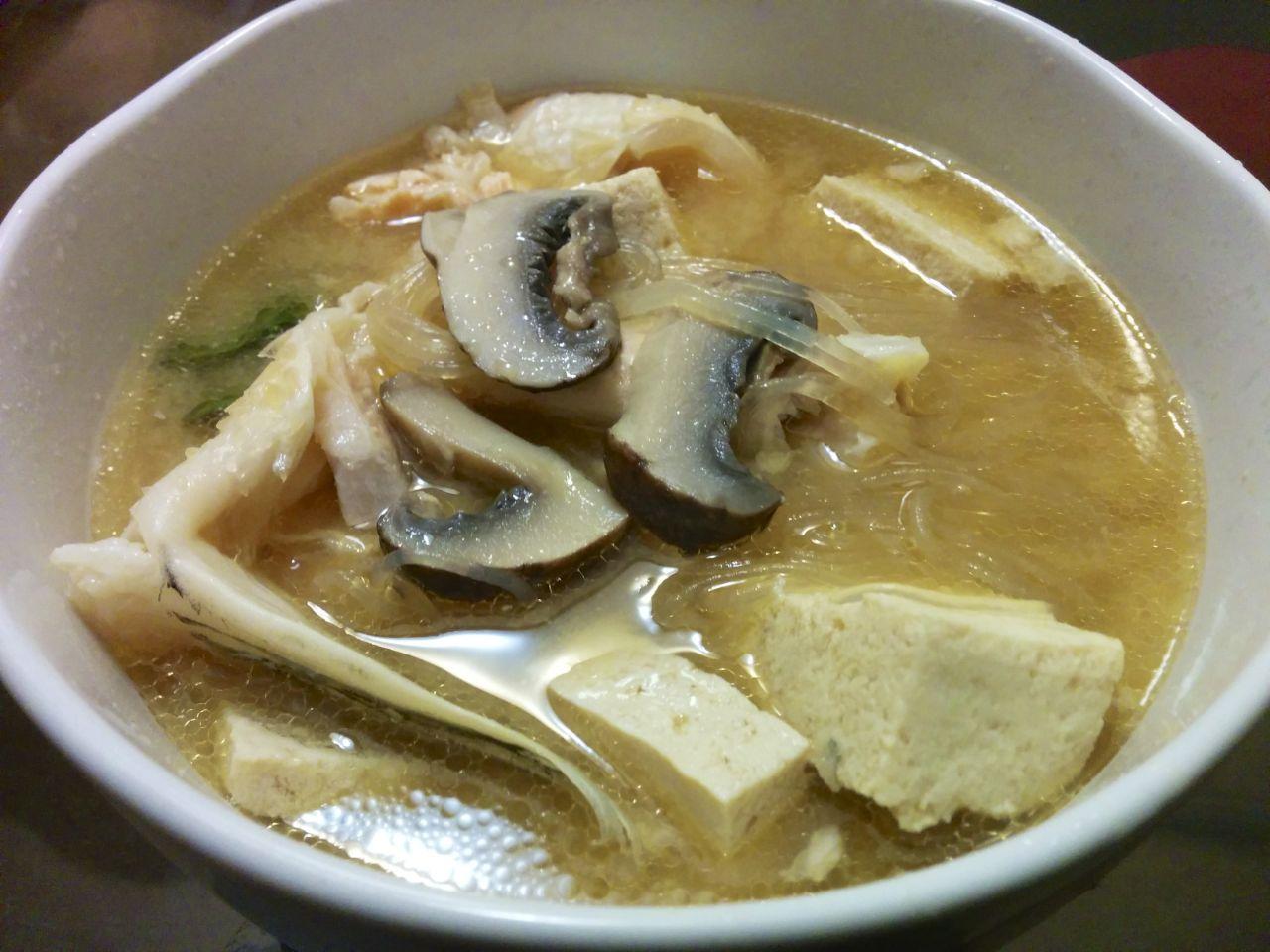 三文鱼肚冻豆腐菇菇味增汤