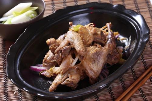林志鹏自动烹饪锅烹制葱姜焗乳鸽-捷赛私房菜的做法 步骤5