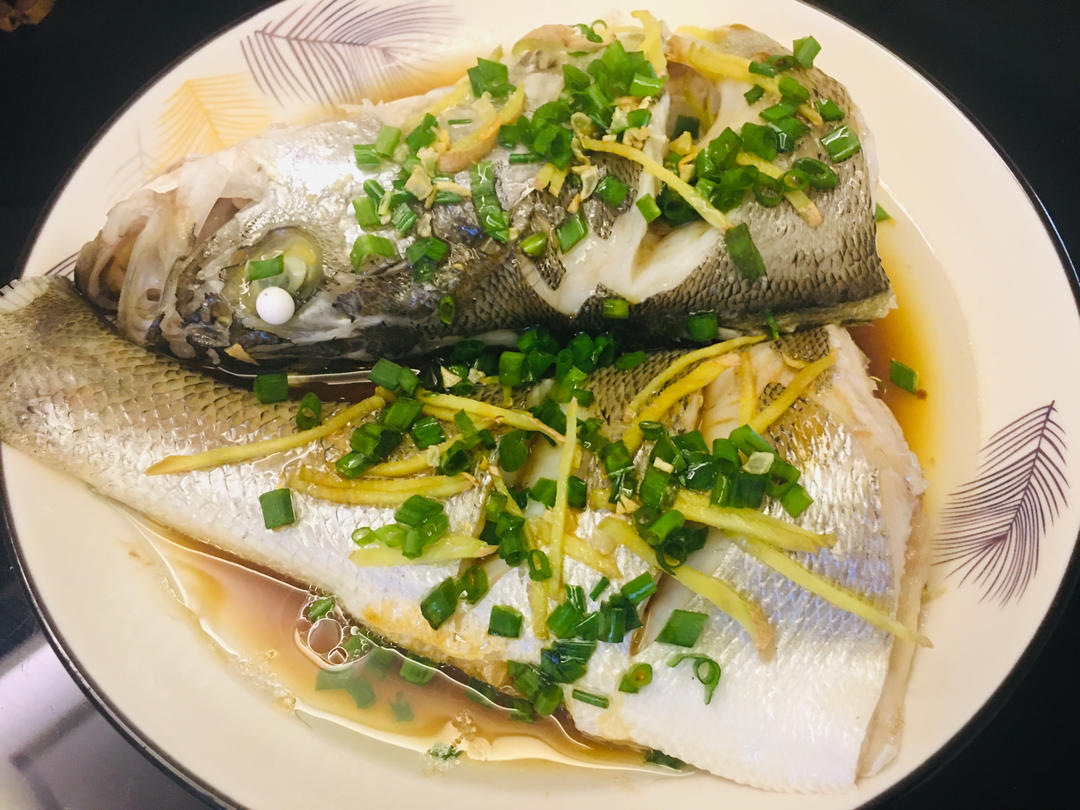 葱油鲈鱼