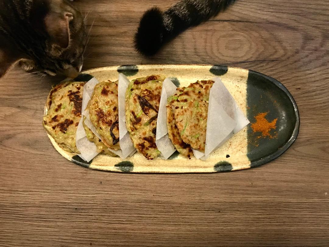 西葫芦蛋饼配咸汤 Zucchini Pancake