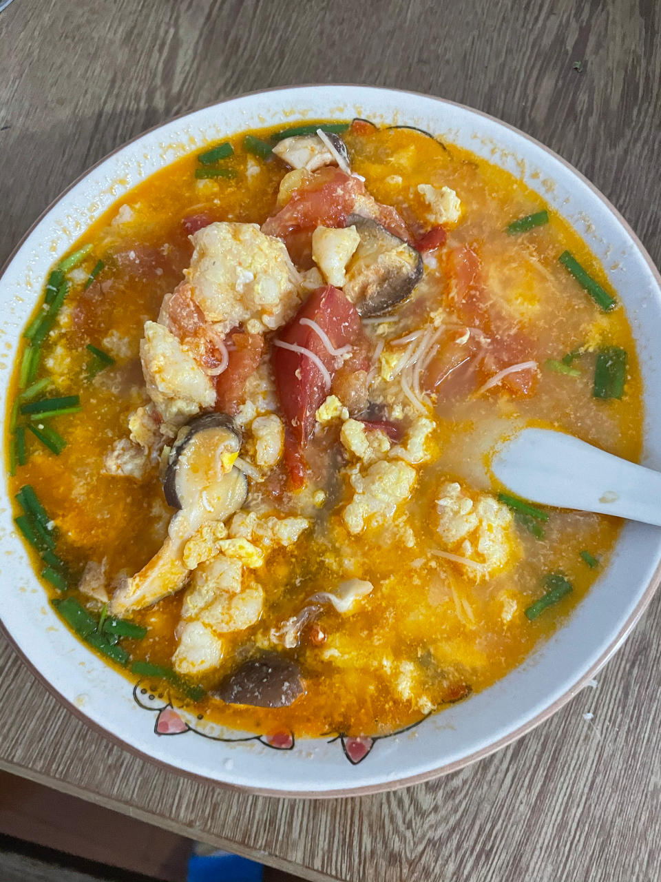 减脂餐｜番茄虾滑粉丝汤，汤鲜味美～