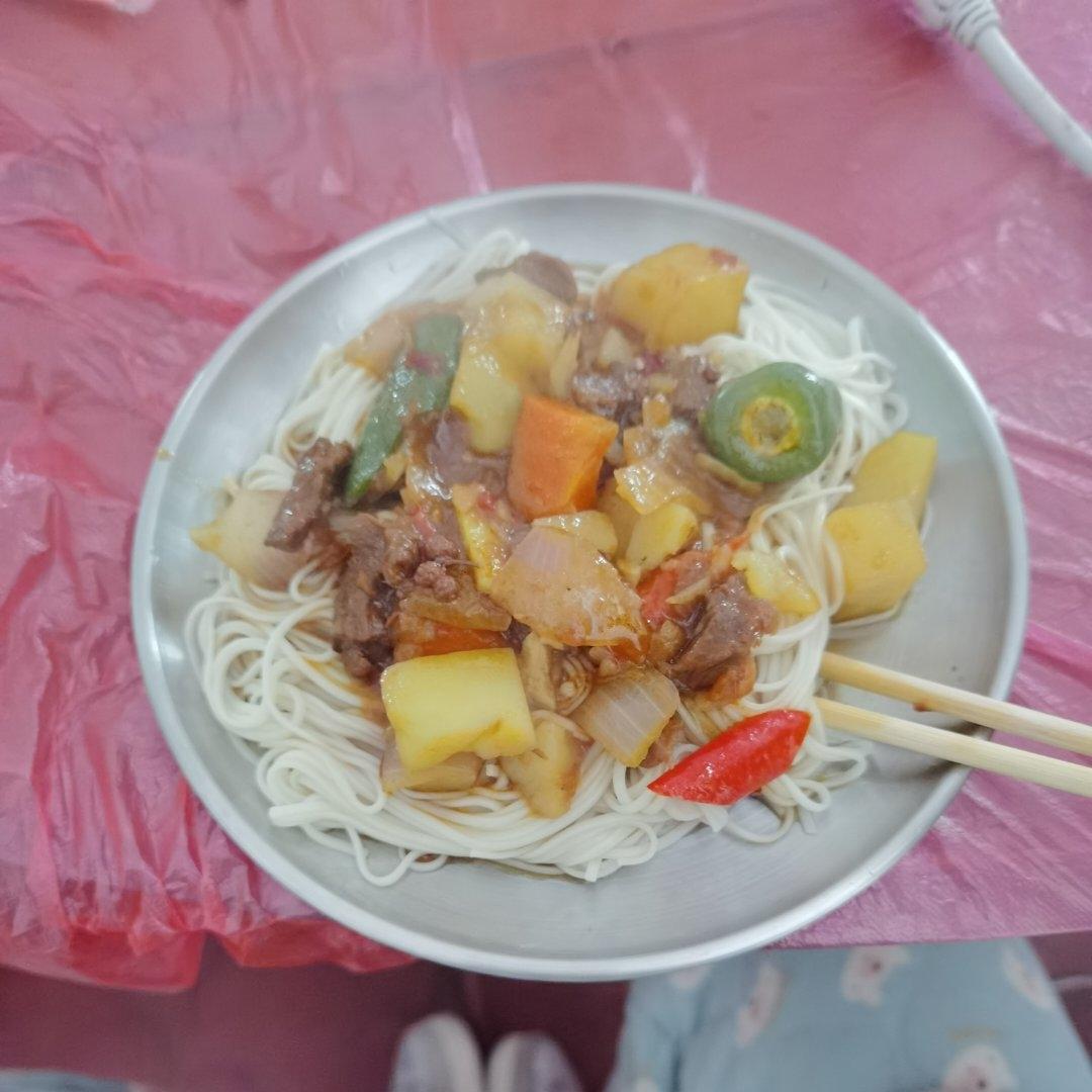 牛肉盖面