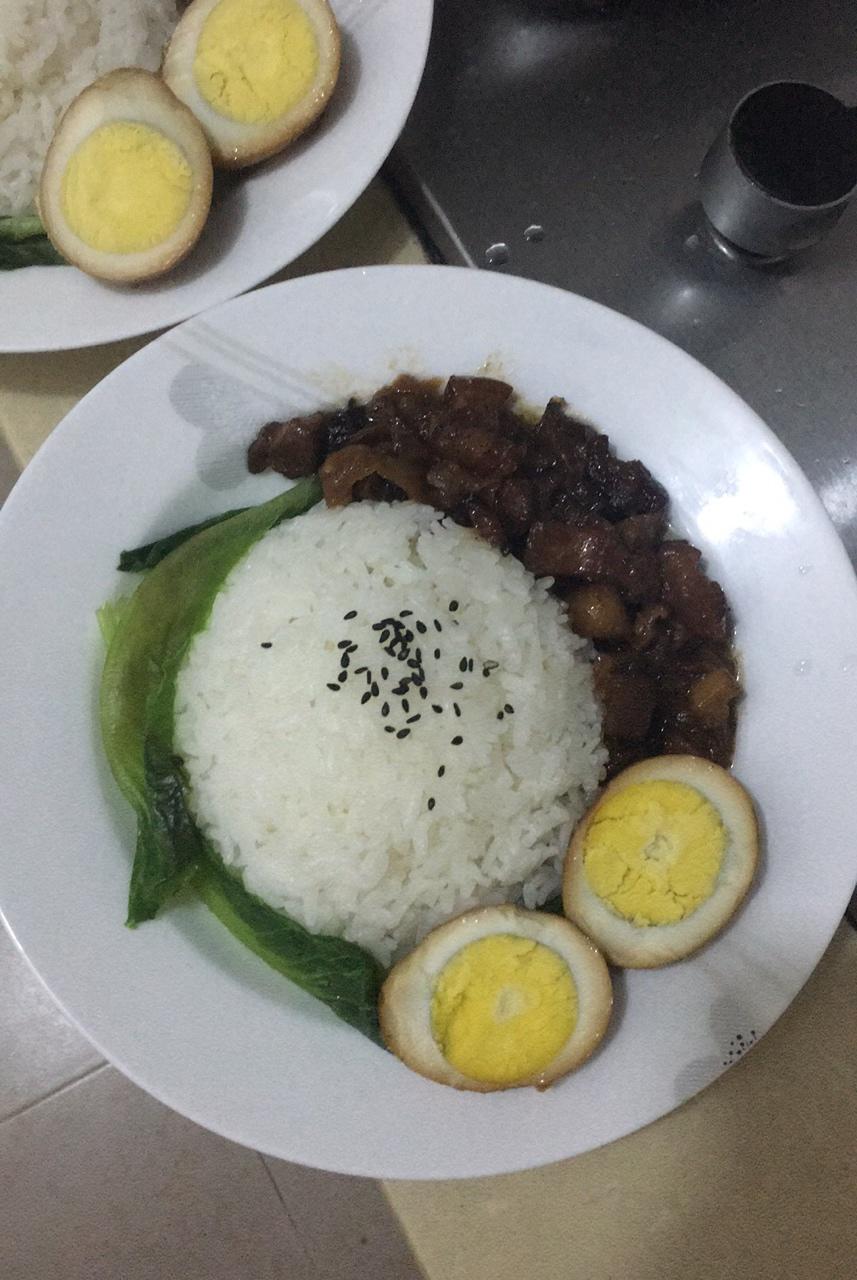 洋葱酥卤肉饭
