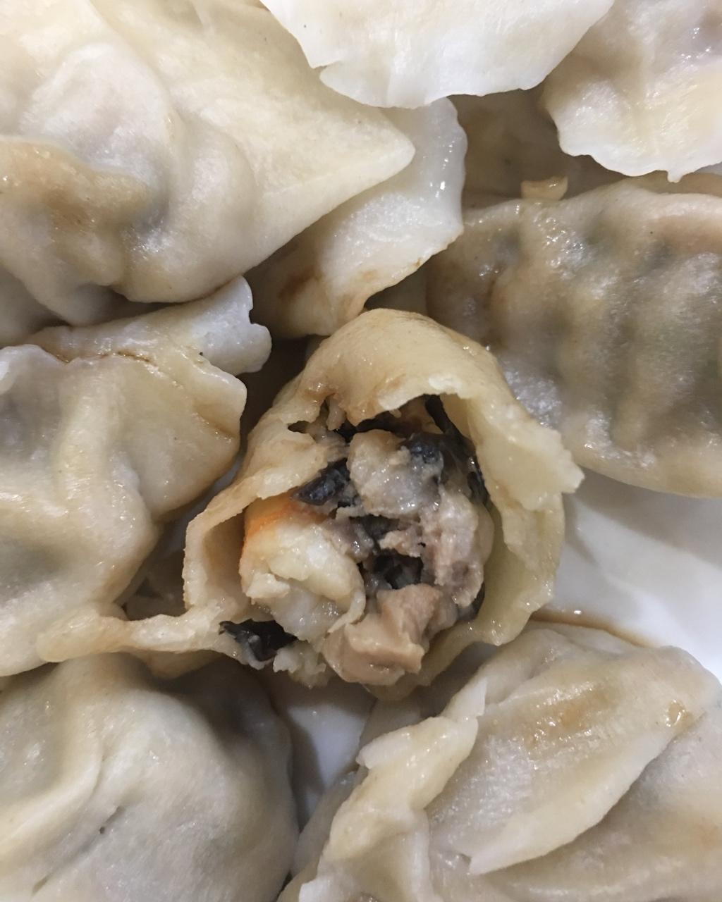鲜掉眉毛的 三鲜水饺~