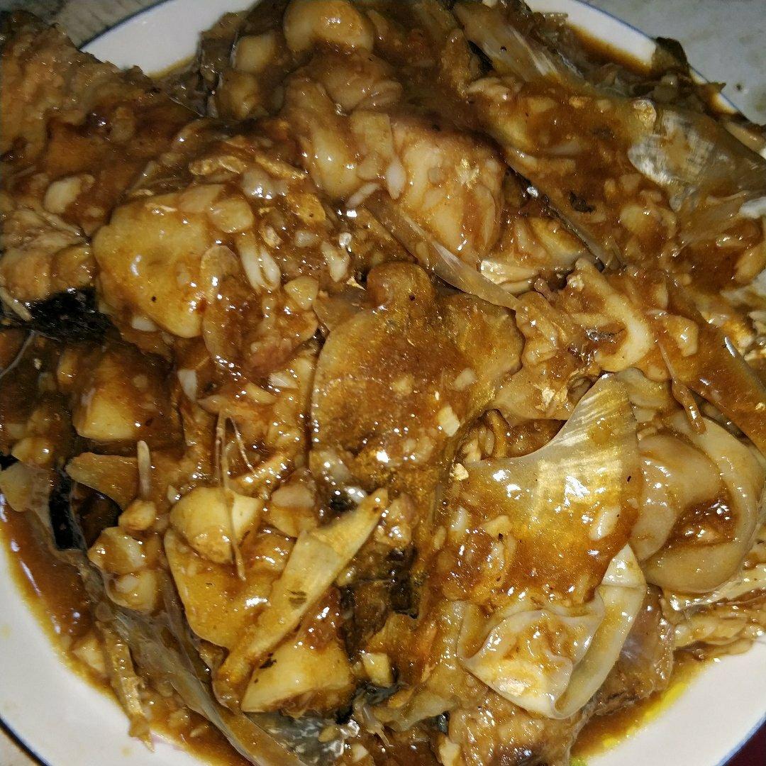 厨师长教你：“蒜香鱼头”的家常做法，蒜香味十足味道非常赞