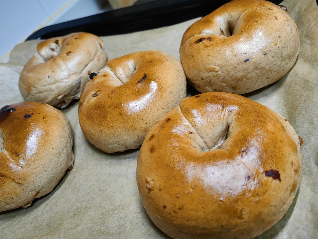 葡萄干肉桂贝果