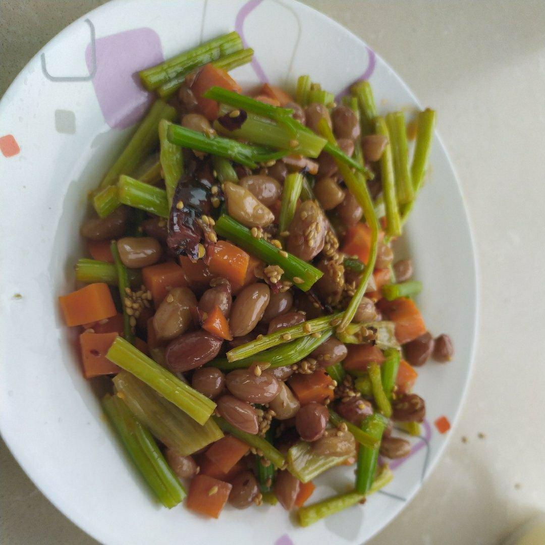 凉拌芹菜花生米胡萝卜