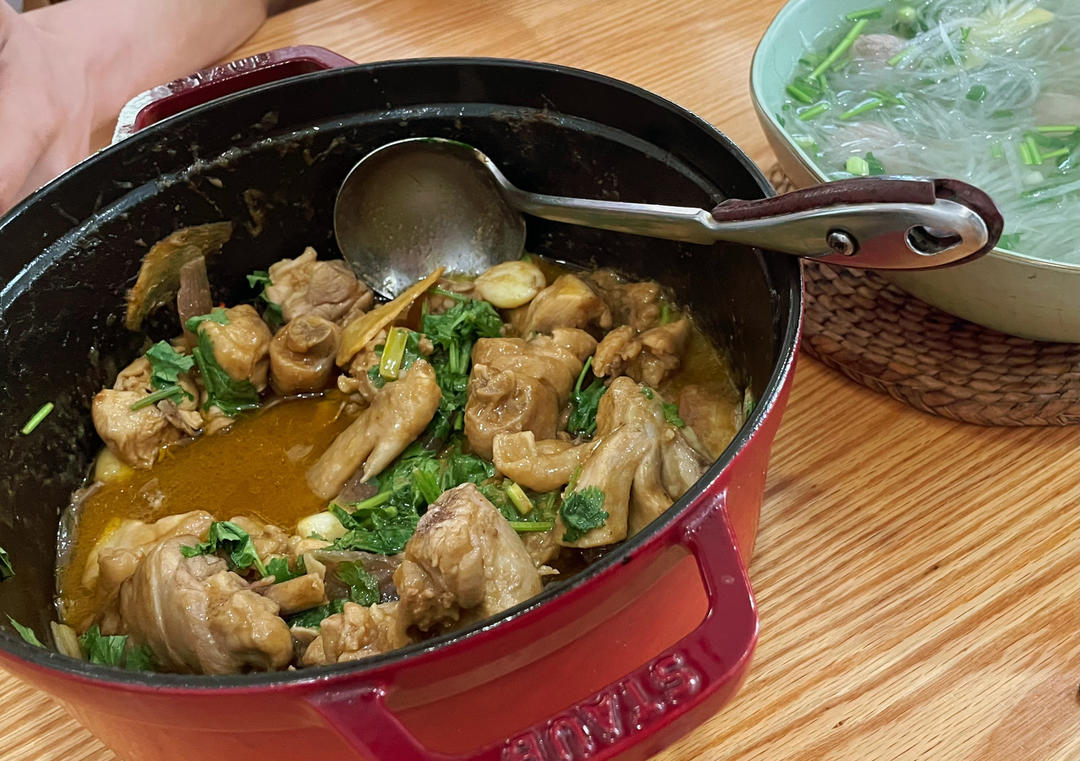 香气火爆口感滑嫩的啫啫滑鸡煲