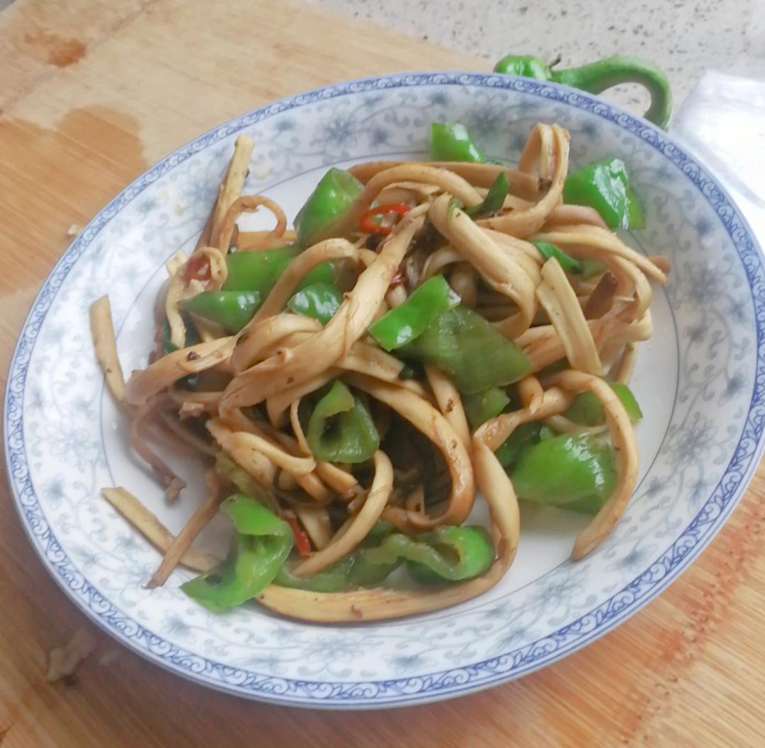 【快手菜】青椒炒茶树菇