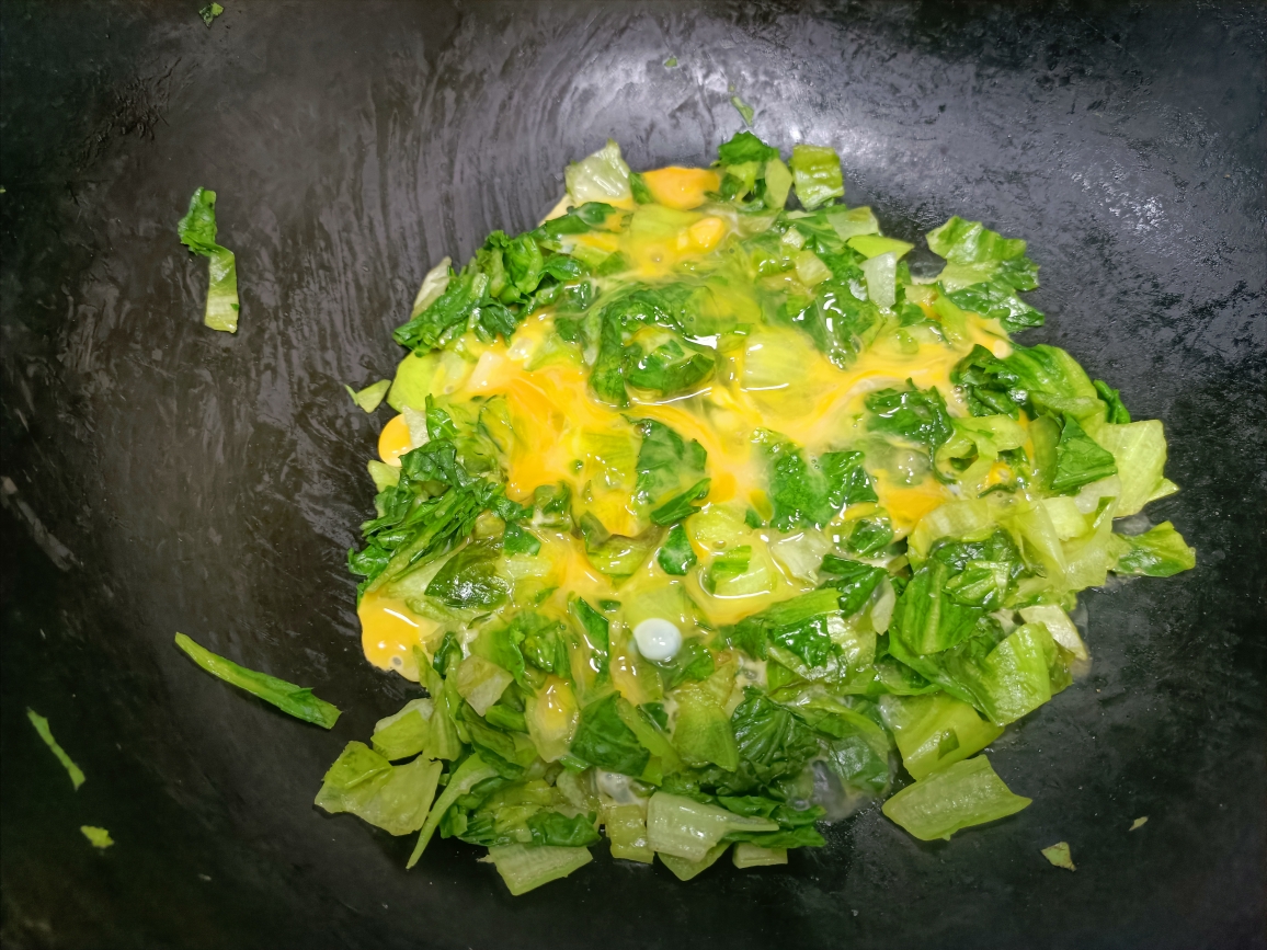 低脂美味生菜炒鸡蛋的做法 步骤4