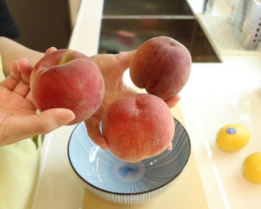 夏日桃子酱🍑蜜桃酱气泡水