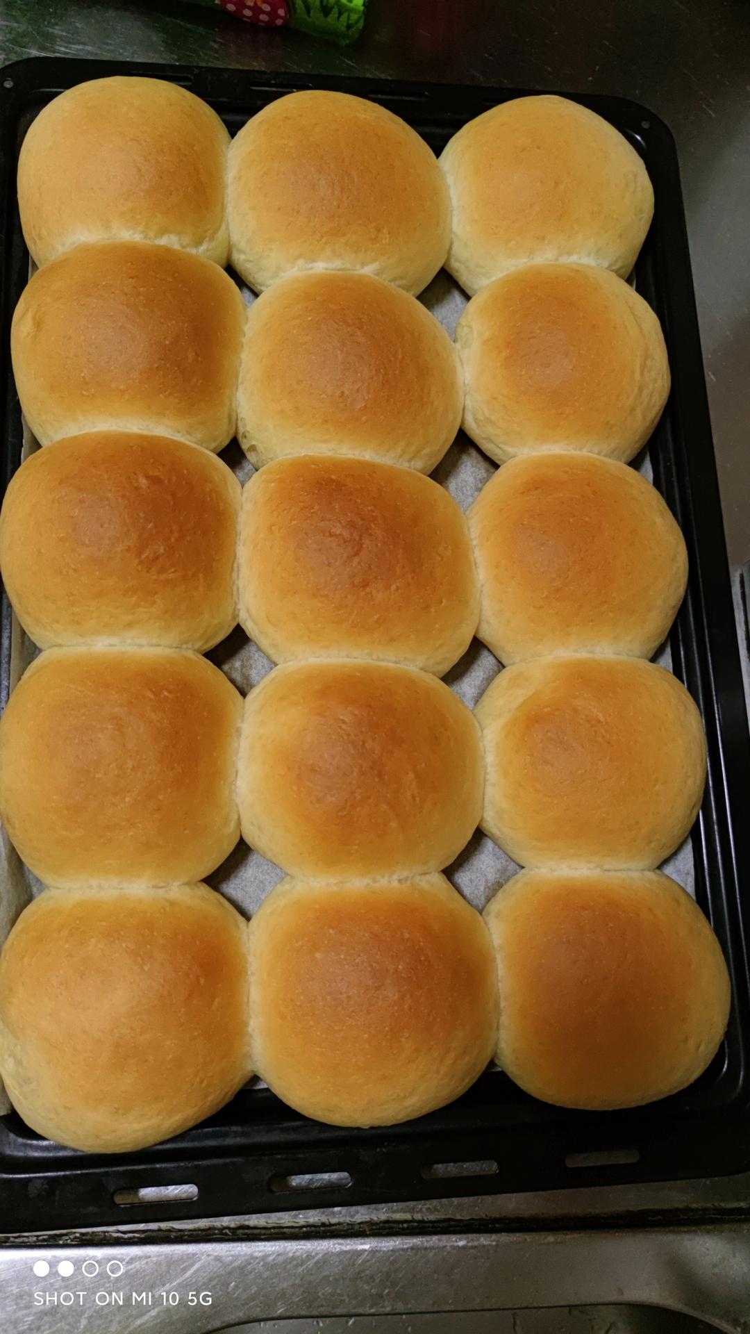 柔软牛奶小餐包