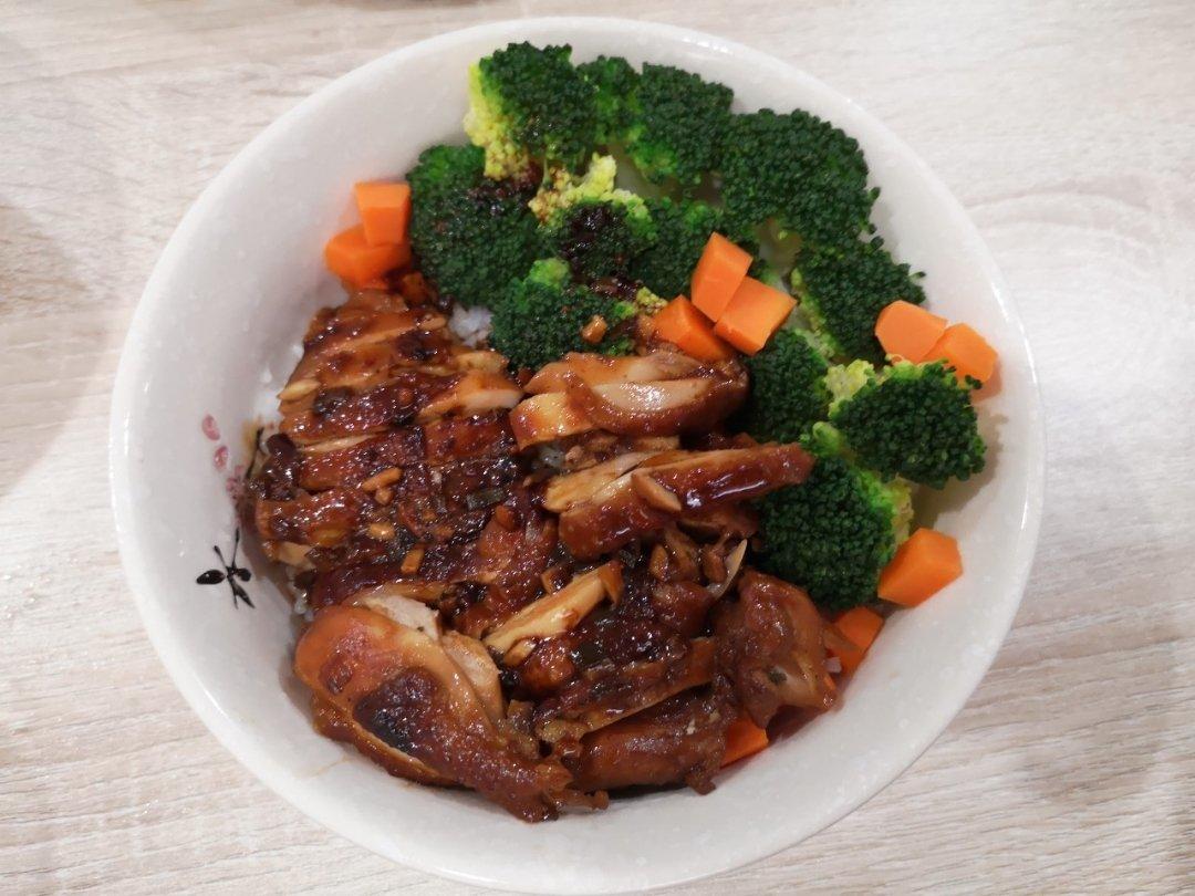 【黑椒鸡腿饭】