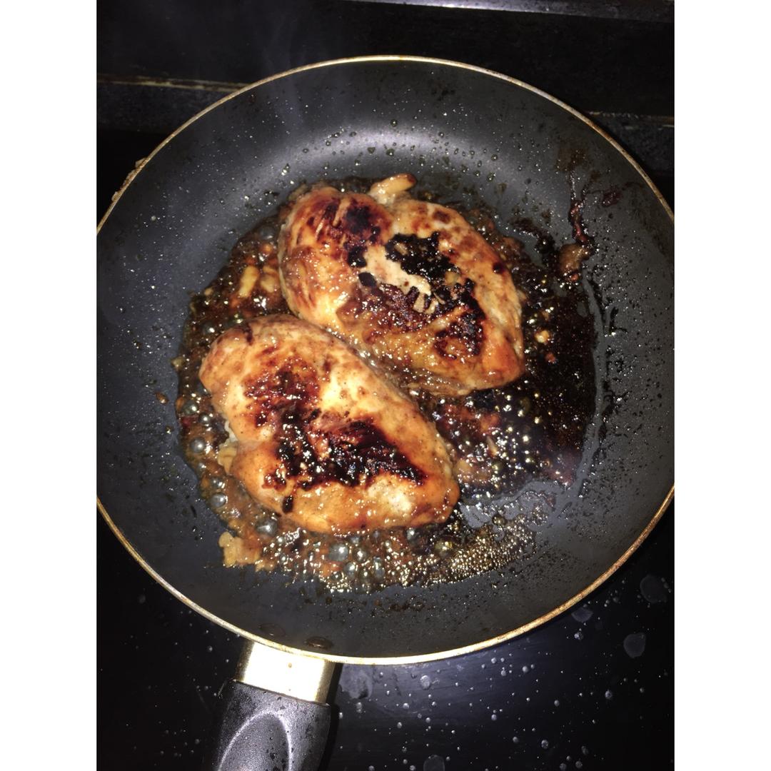 酷炫屌炸天好吃的煎鸡胸肉（香蒜蜂蜜煎鸡胸肉）