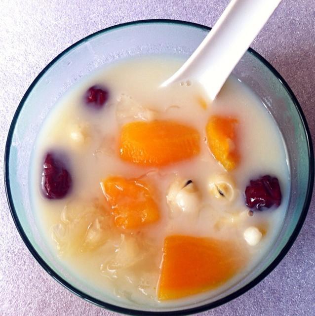 莲子银耳薏米红薯甜汤的做法