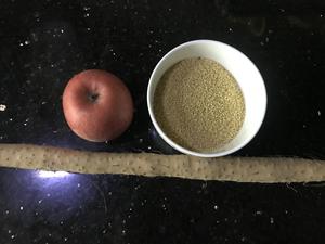 健脾养胃山药苹果小米粥的做法 步骤1