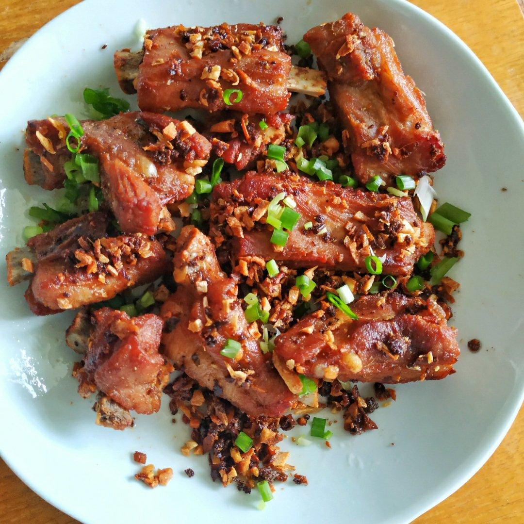 【椒盐蒜香排骨】