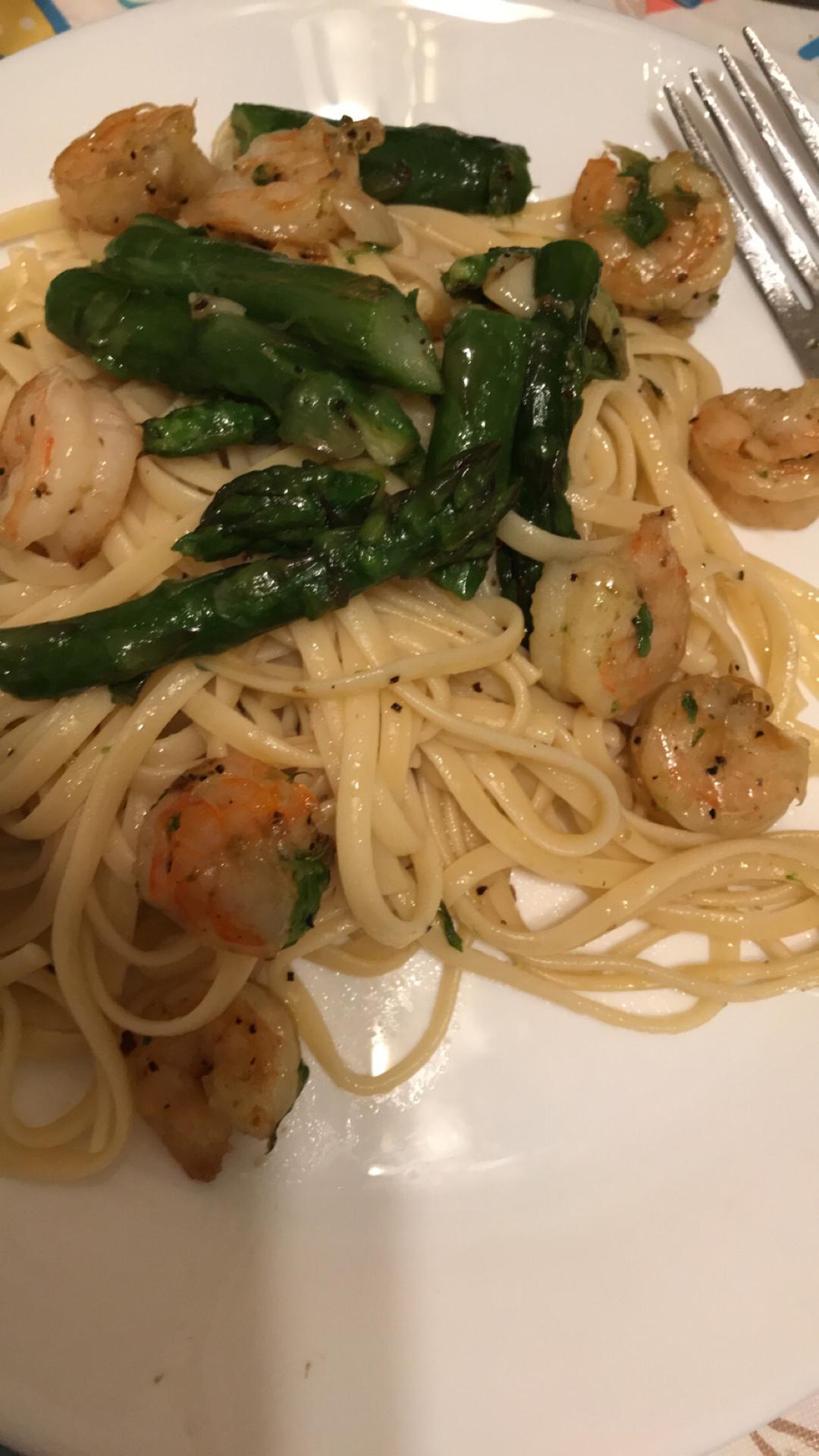 Shrimp scampi with asparagus的做法 步骤8