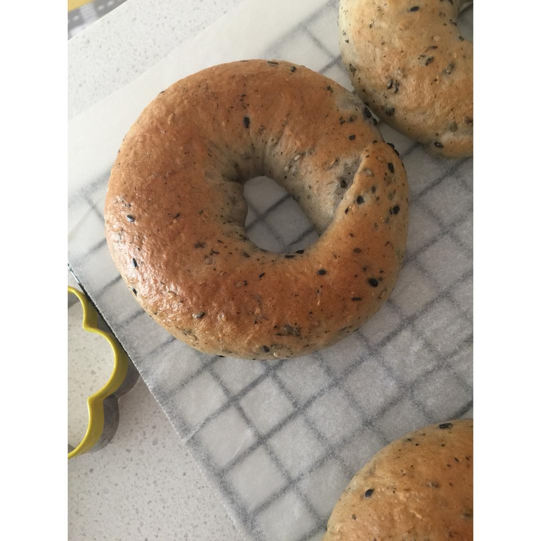 黑芝麻全麦贝果